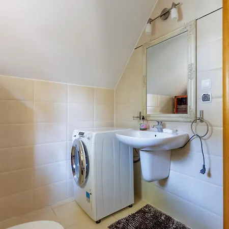 Caly Dom Na Chronionym Osiedlu Hébergement de vacances *