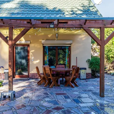 Caly Dom Na Chronionym Osiedlu Hébergement de vacances Łukęcin